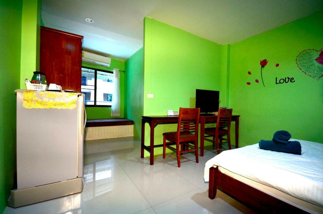 Enrico Hostel Patong Exteriör bild
