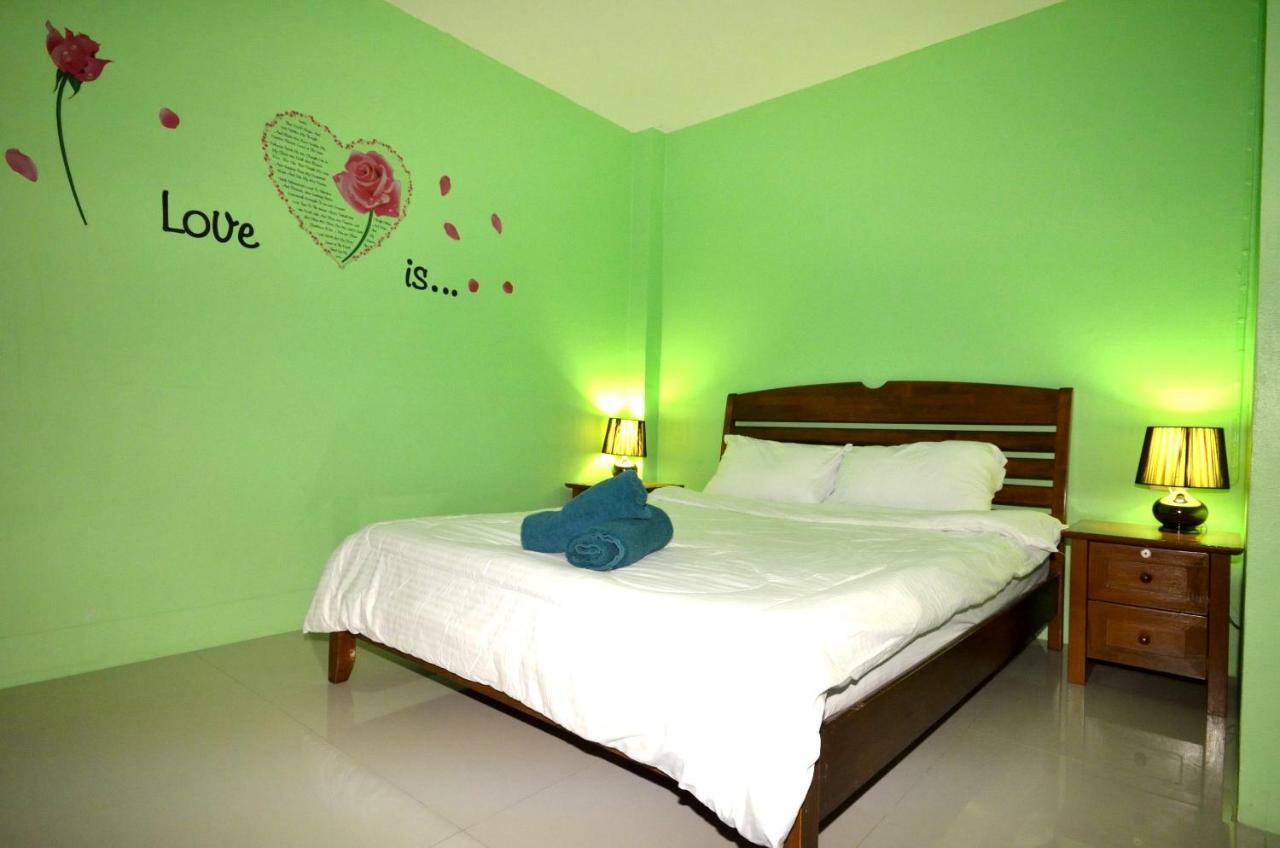 Enrico Hostel Patong Exteriör bild