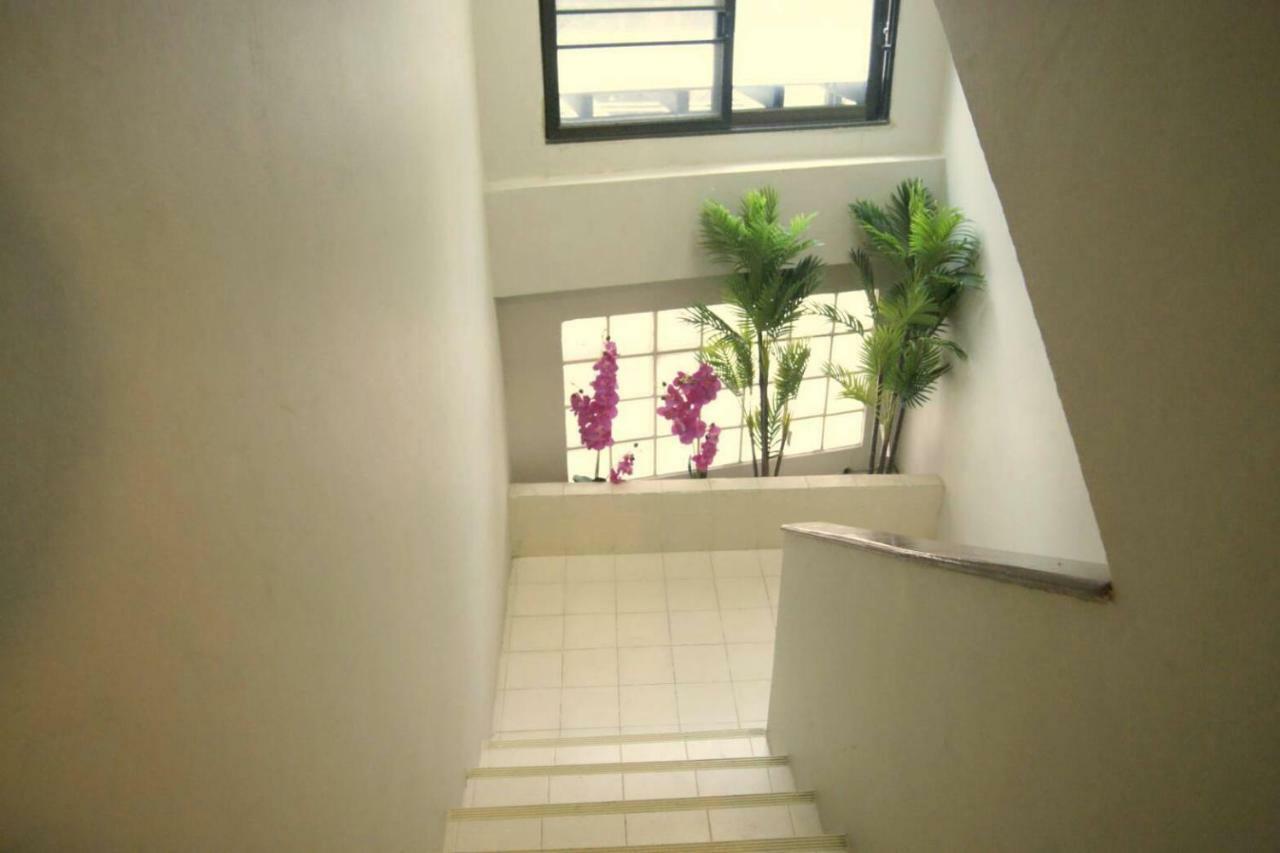 Enrico Hostel Patong Exteriör bild