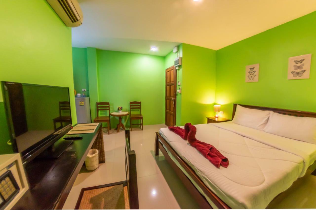 Enrico Hostel Patong Exteriör bild