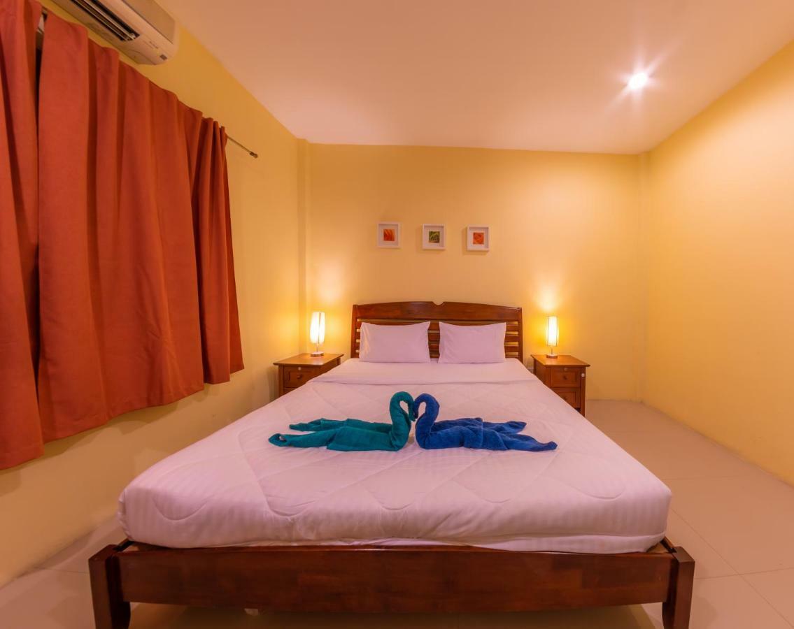 Enrico Hostel Patong Exteriör bild